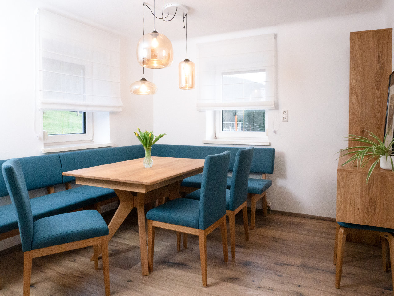 Esszimmer Sitzgarnitur mit Tisch und Lampenschirm aus Glas