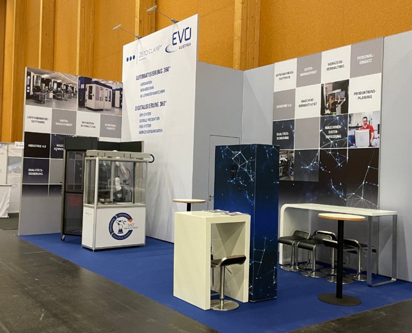 Messestand aus Aluvision Material mit bedruckten Stoffwänden