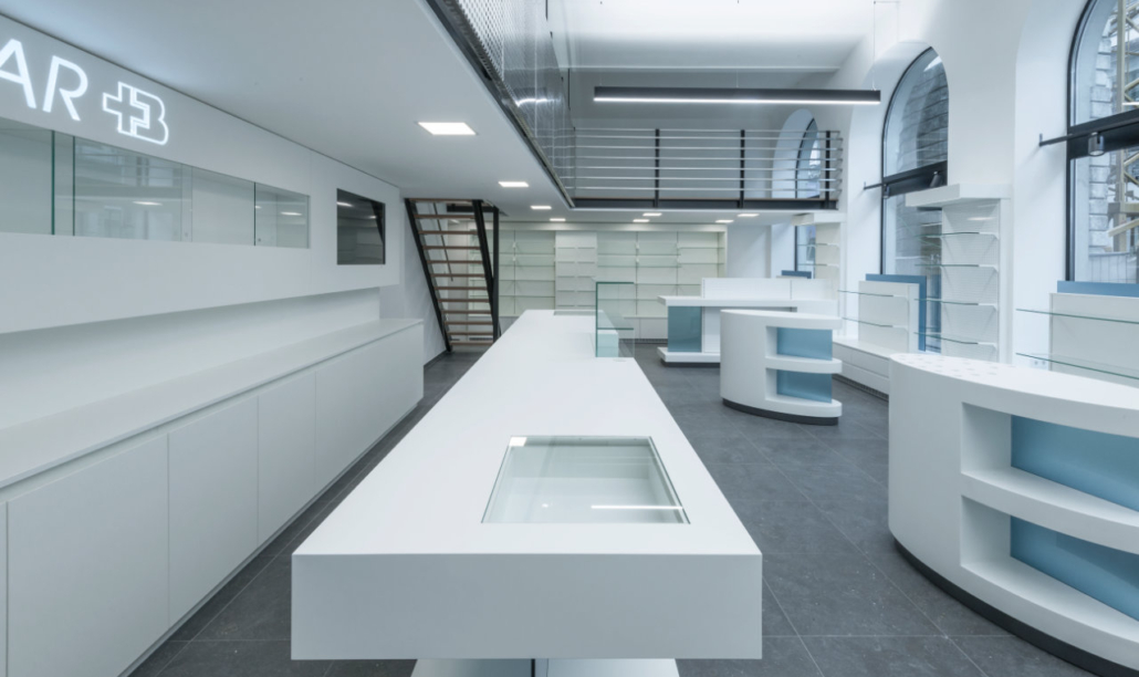 Orthopädiefachgeschäft, Ladenbau in weiß,