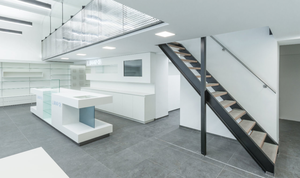 Orthopädiefachgeschäft, Ladenbau in weiß