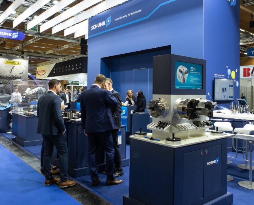 Messestand blau, Koje mittig angeordnet