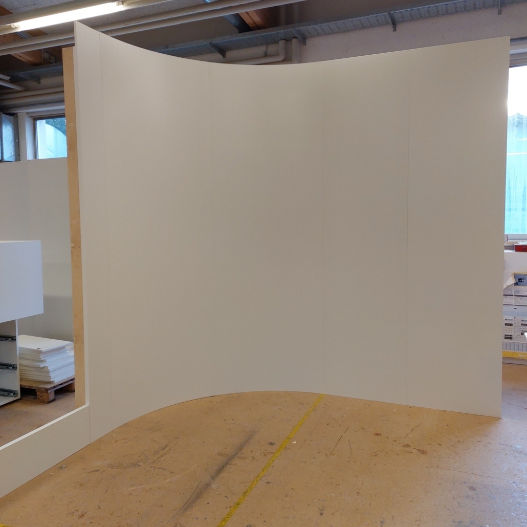 TV Studio, runde Wand